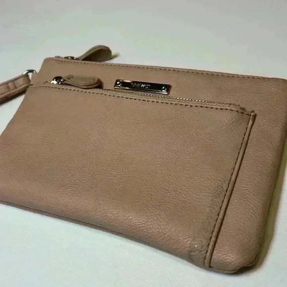 Nine West Clutch Blush Pink Purse Wallet Cash Keys Organize Cards  Makeup Dinner - Picture 3 of 11